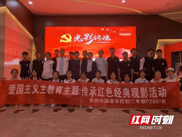上证早知道|服装设计第一股——退市,大使馆提示:来韩整容,注意风险